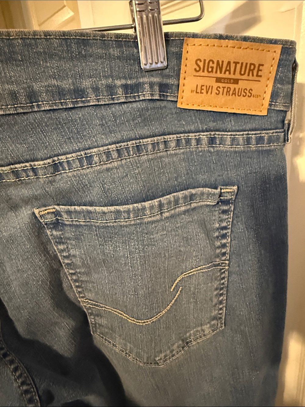 Signature by Levi Strauss Blue Women’s Jeans - Picture 2 of 2